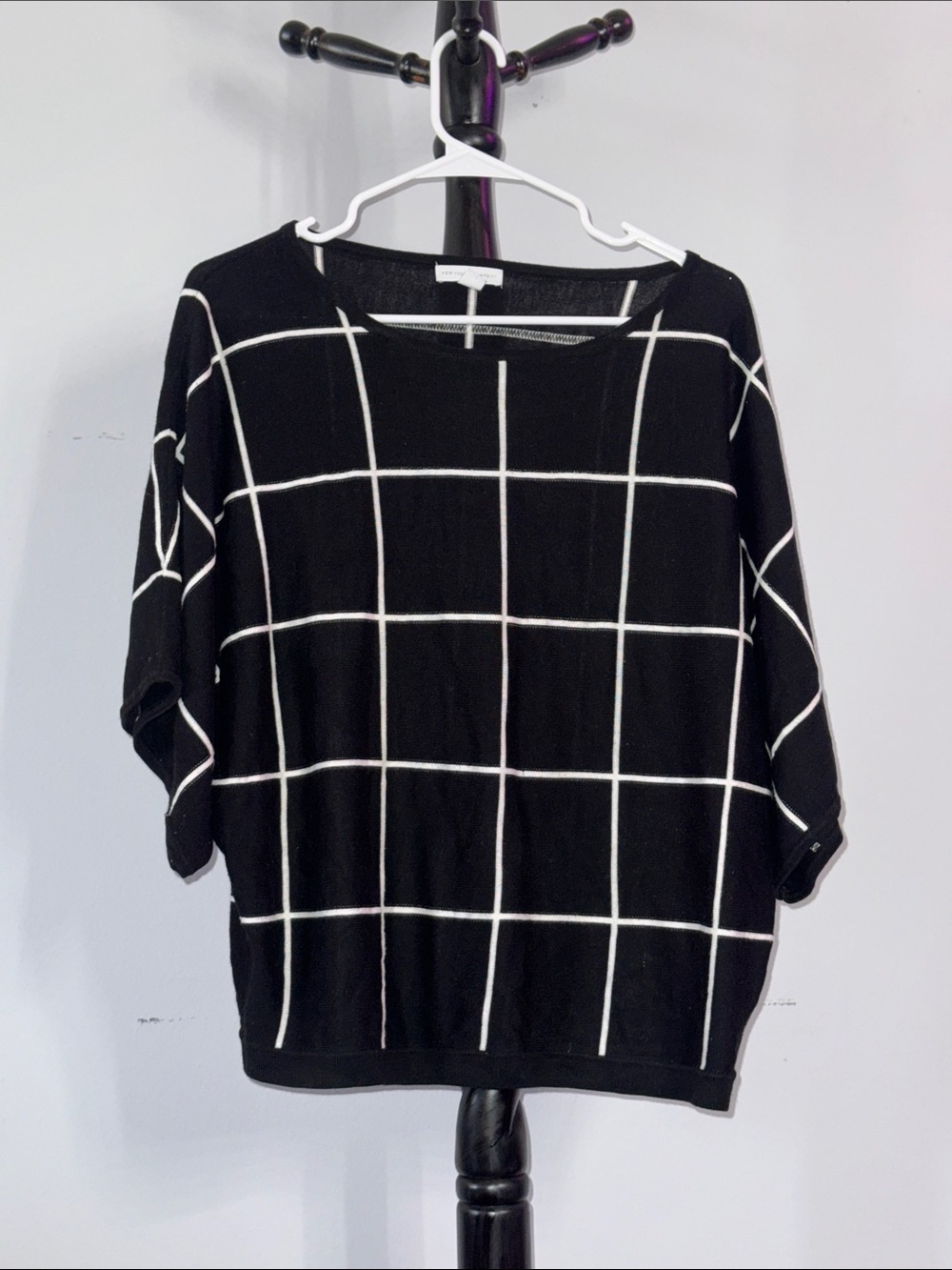New York & Company Black and White Grid Short Sleeve Knit Top 5.T